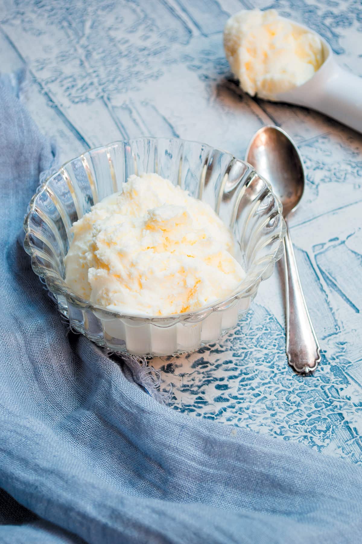 Ricotta and lemon ice cream (gelato di ricotta e limone)