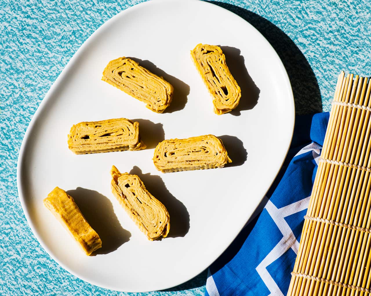 Rolled egg omelette (dashimaki tamago)