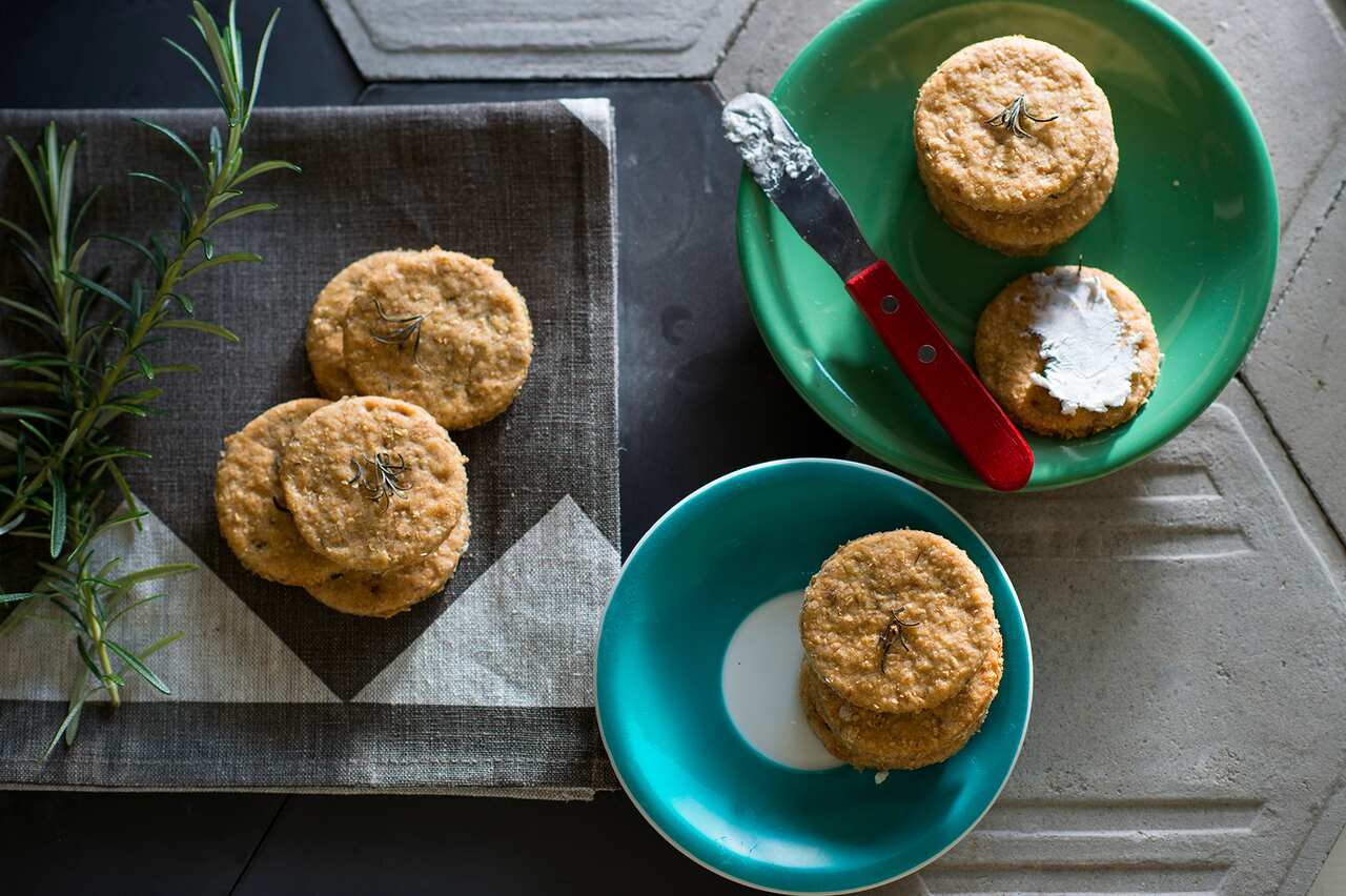 Walnut and rosemary crackers
