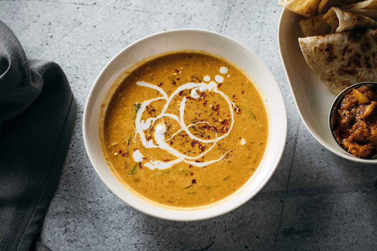 Spicy tomato and lentil soup