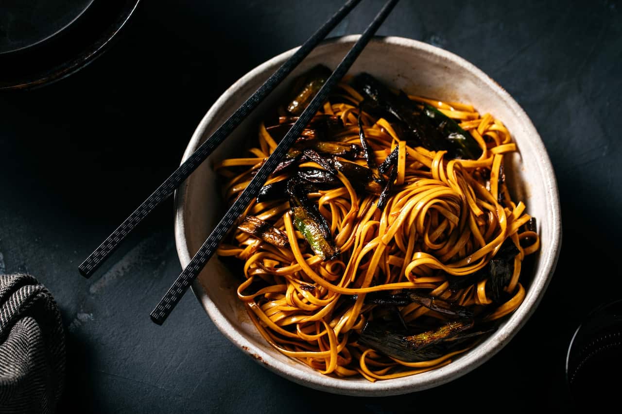 Burnt spring onion oil noodles 
