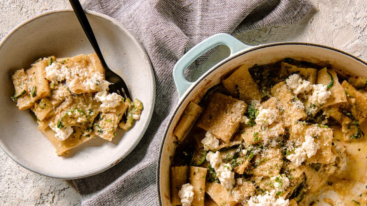 Zucchini, mint and ricotta paccheri 