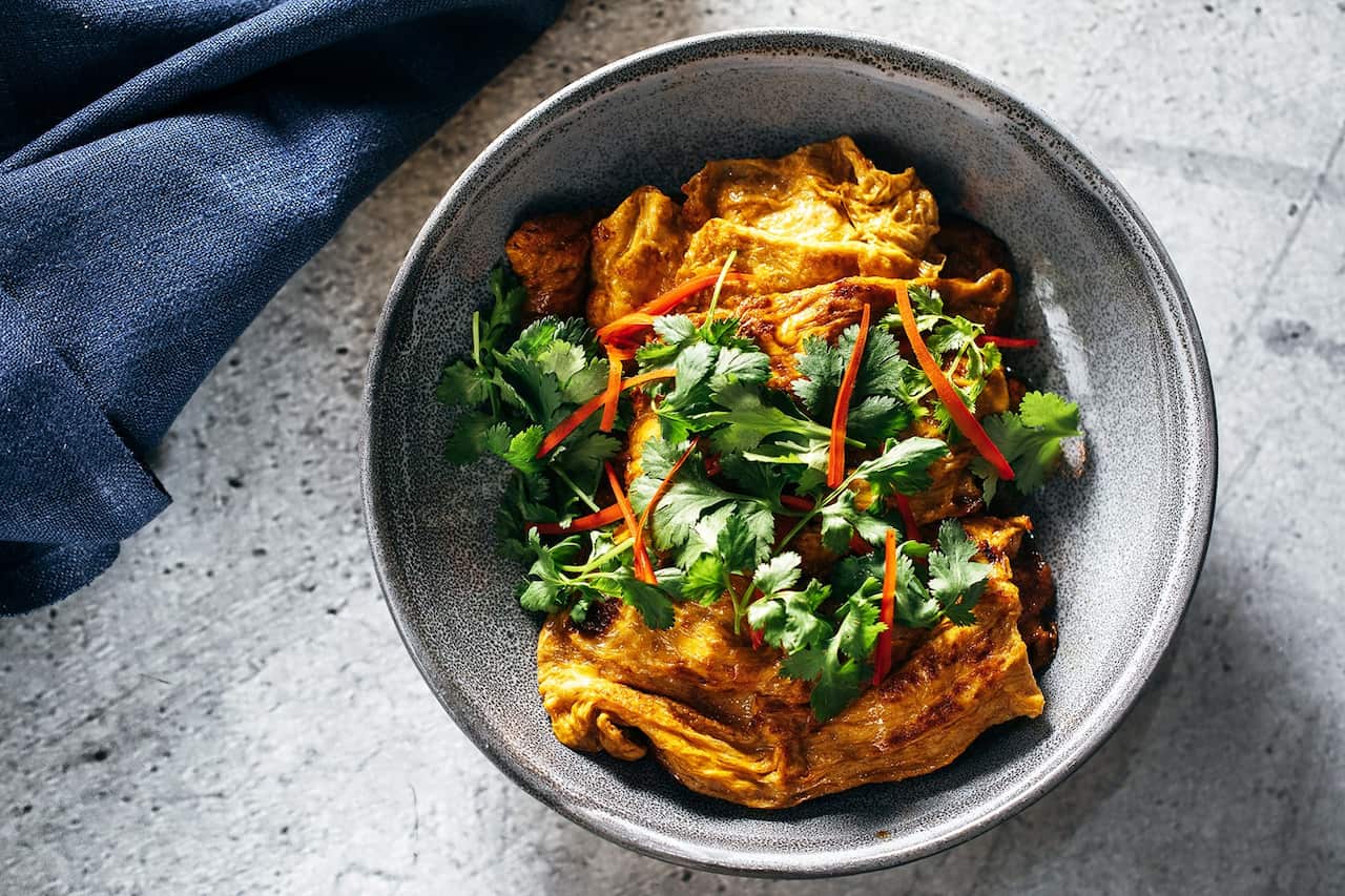 Vegan chicken (bean curd braised in soy) 