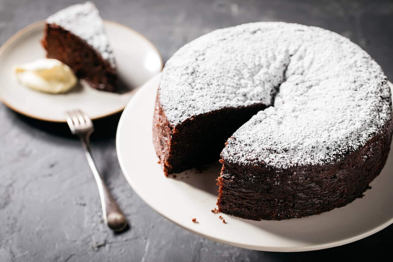 Simple orange chocolate cake 
