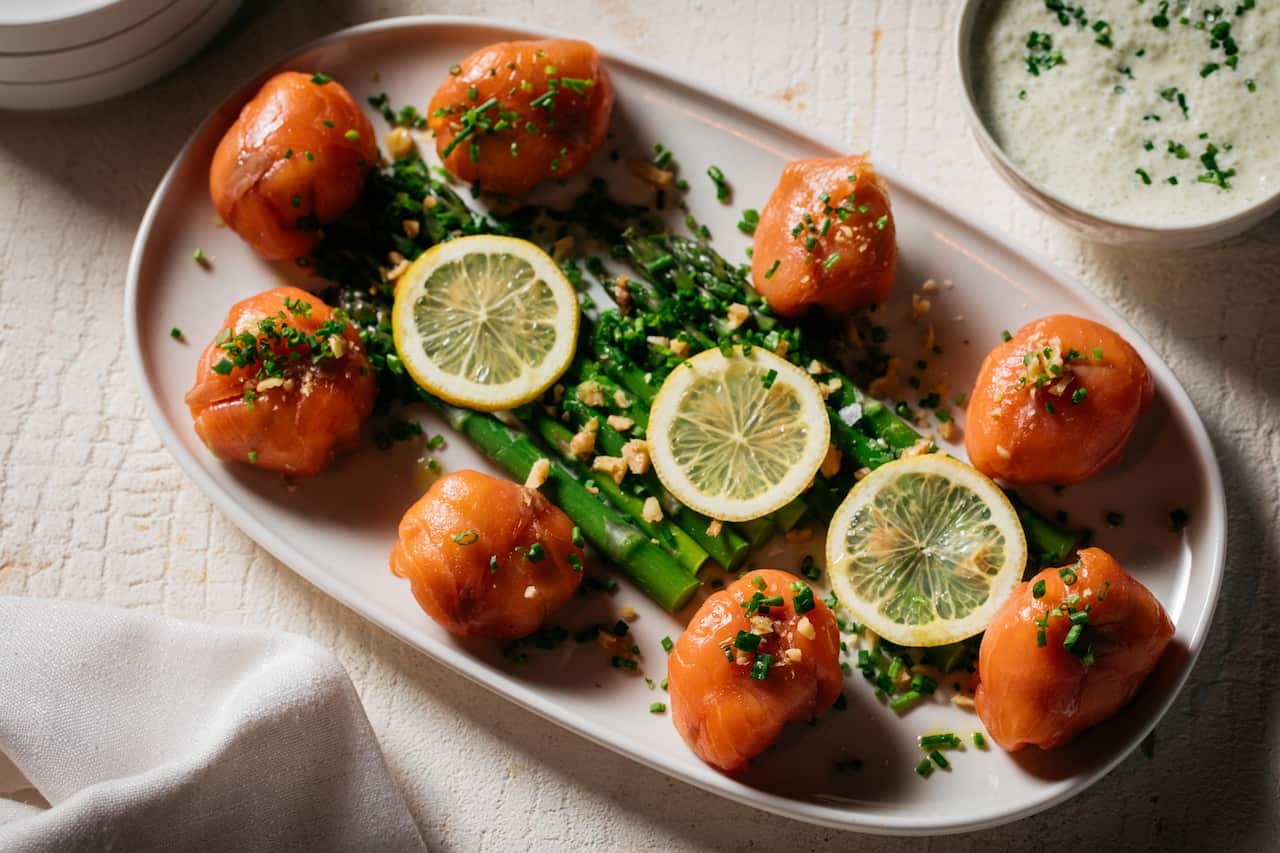 Smoked salmon and avocado parcels with minted yoghurt 