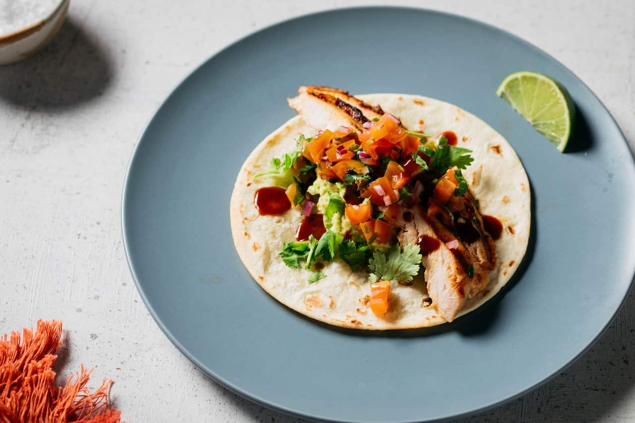 Chipotle chicken tacos with pico de gallo