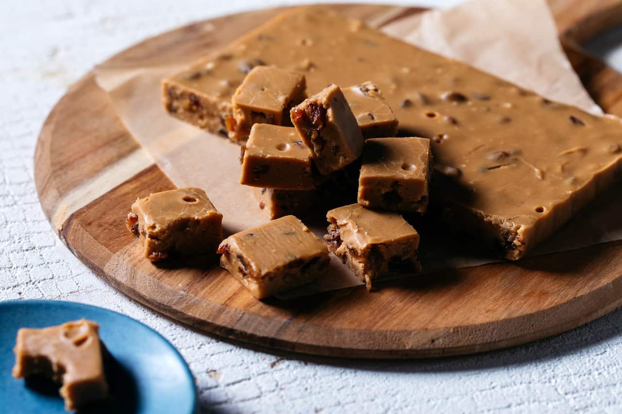 Rum and raisin fudge 