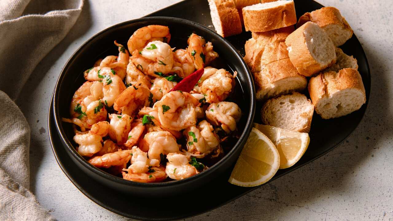 Spanish garlic prawns 