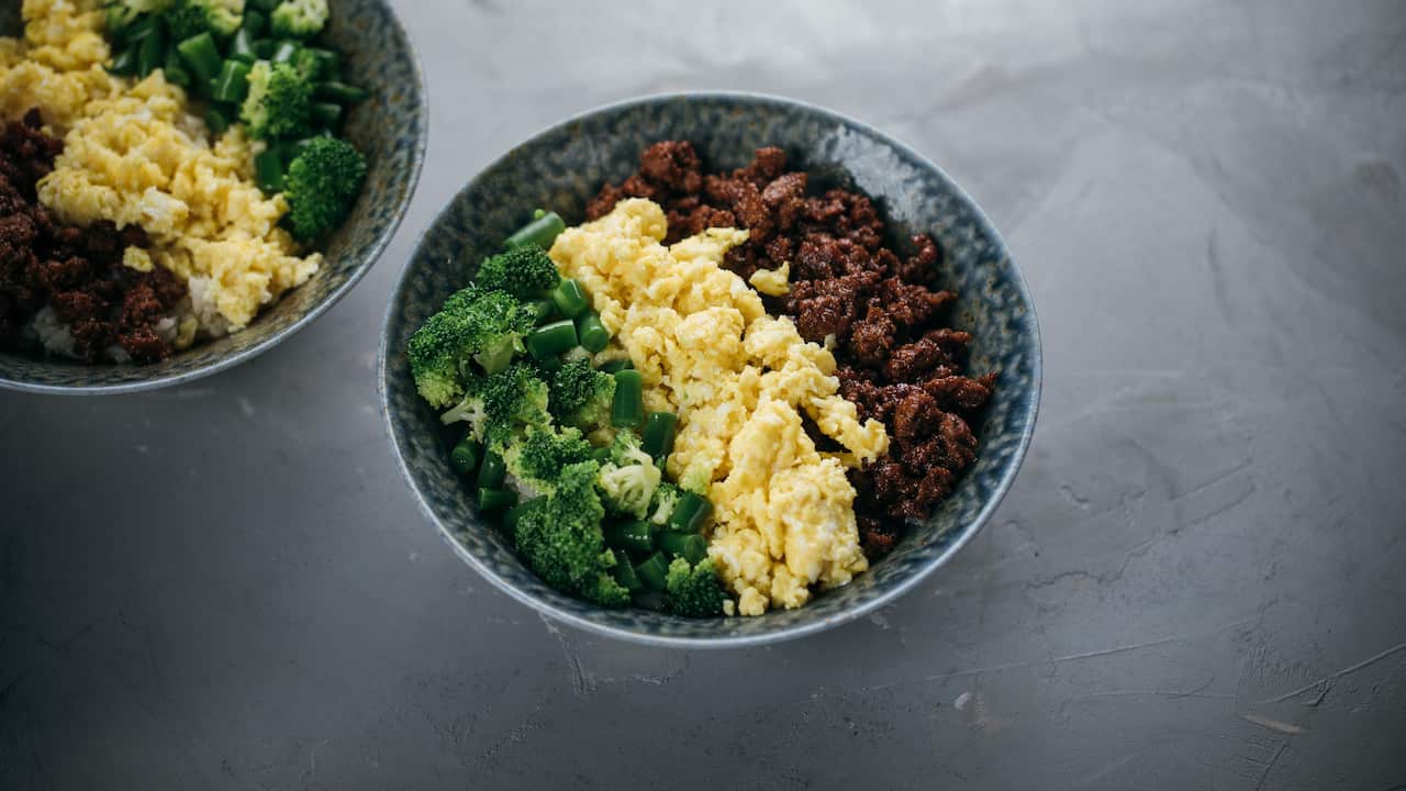 Beef and broccoli soboro