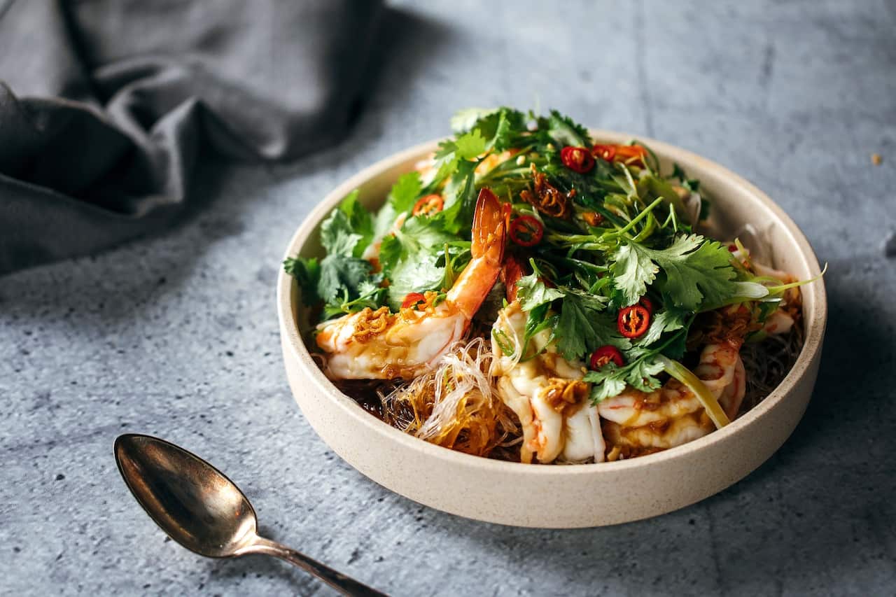 Steamed prawns and oysters with mung bean noodles