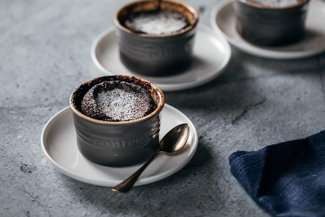 Self-saucing chocolate puddings