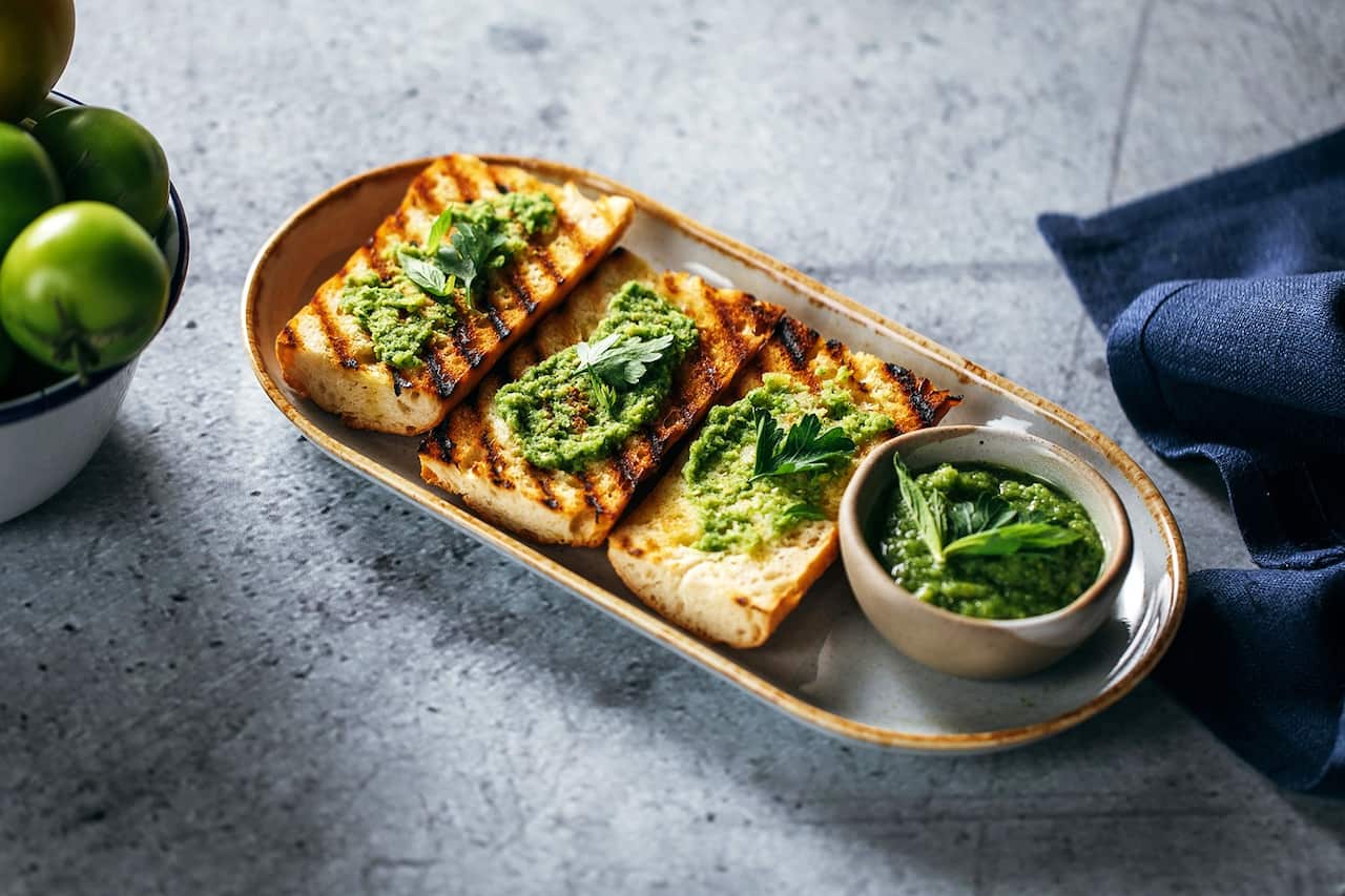 Sahawiq (chilli and green tomato dip)