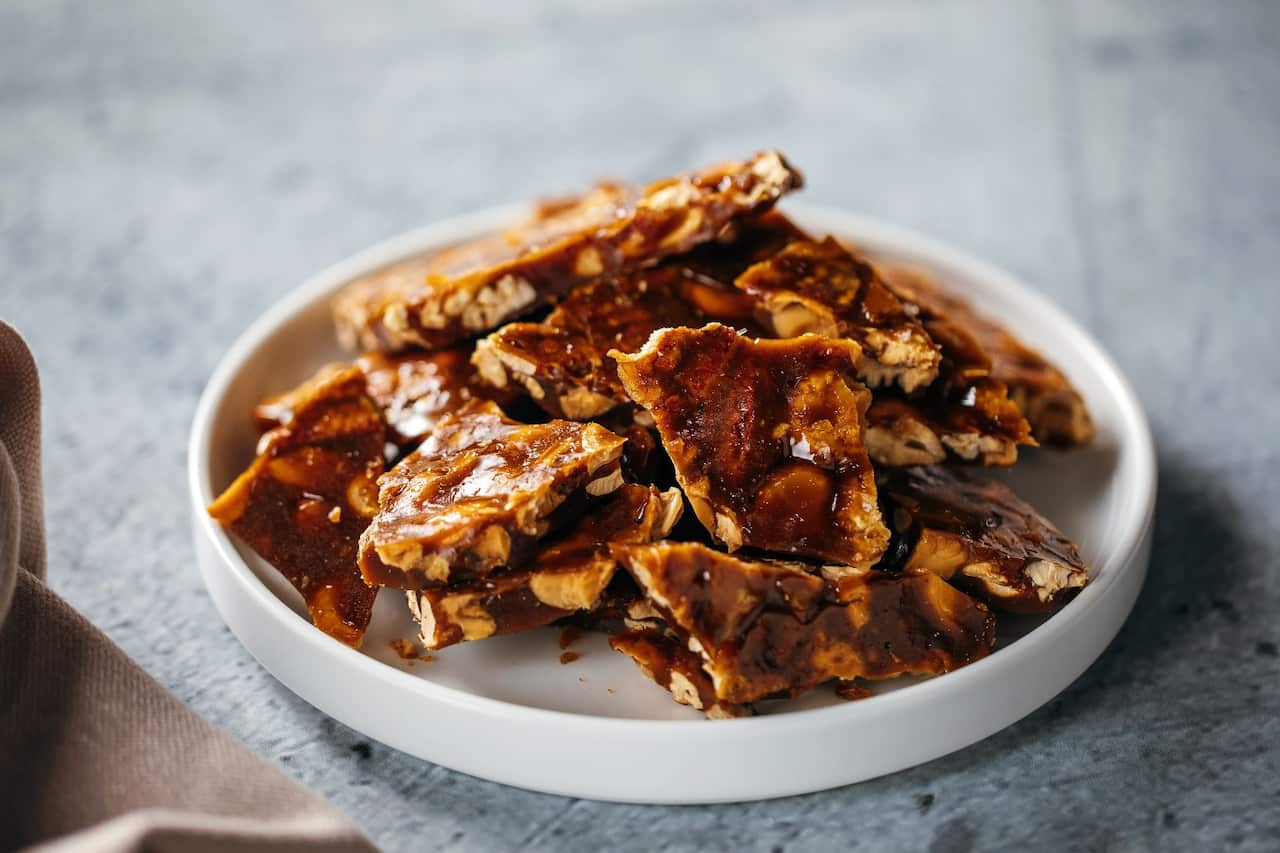 Roasted nut and caramel praline