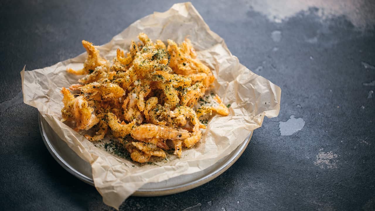 School prawns with salt of the sea
