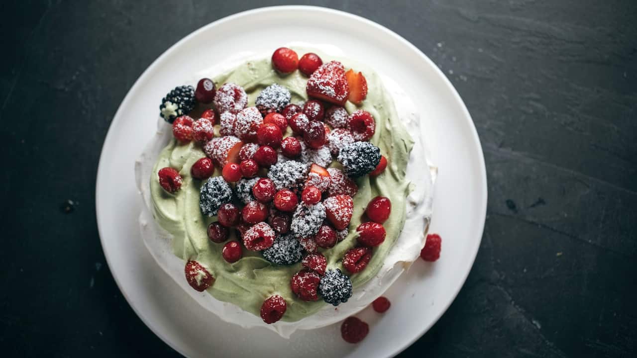 Matcha cream pavlova