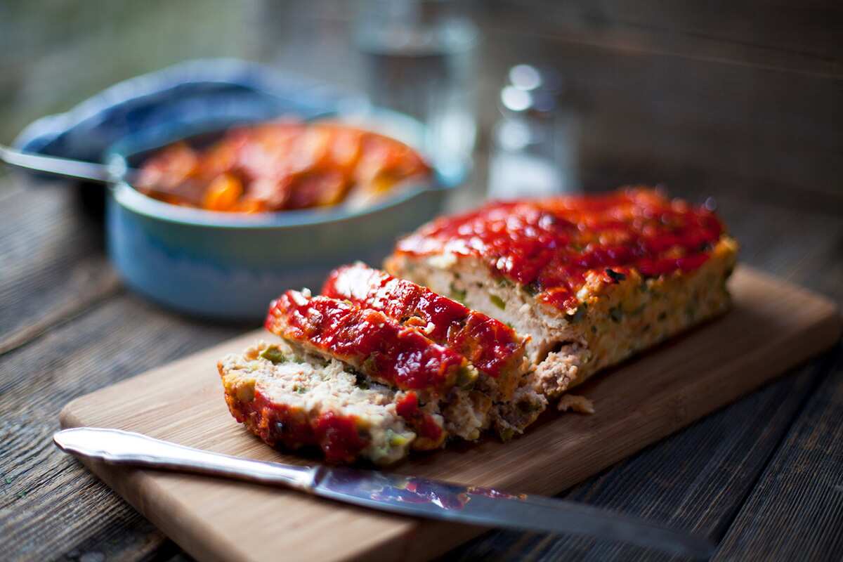 Turkey meatloaf with a spicy bean stew