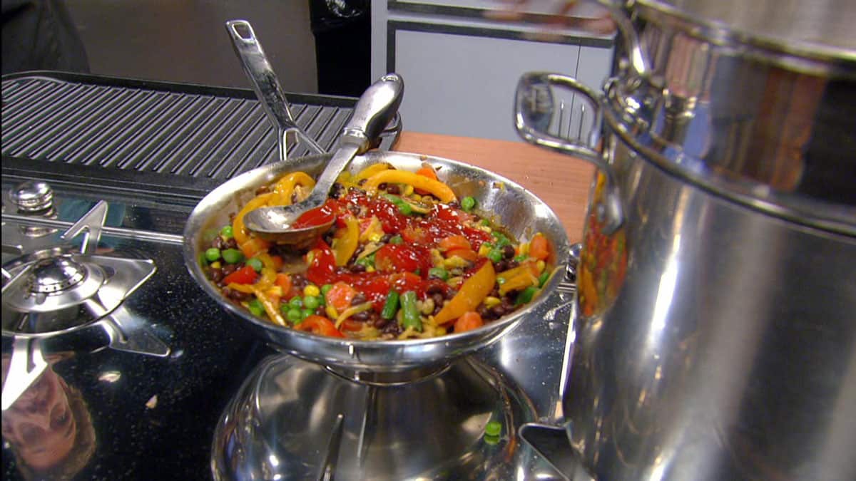 Tomato sauce shouldn't be used in pasta sauce.