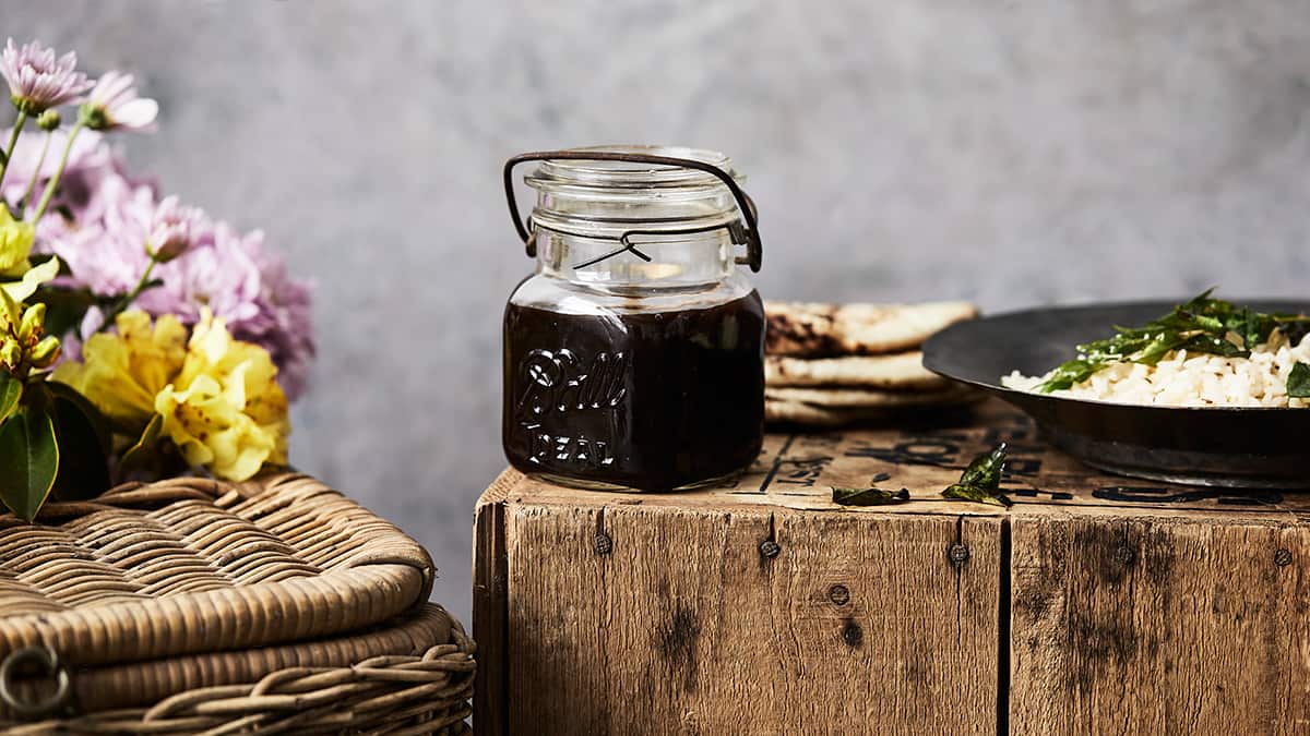 Tamarind and date chutney