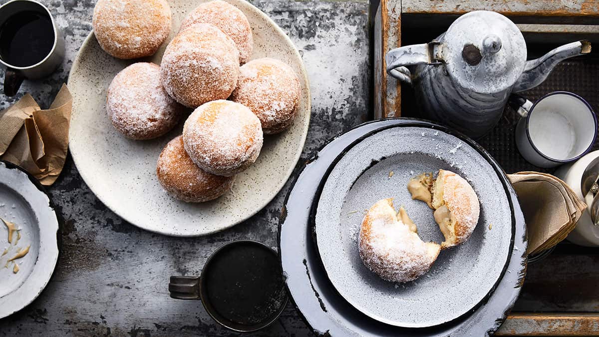 Coffee custard doughnuts