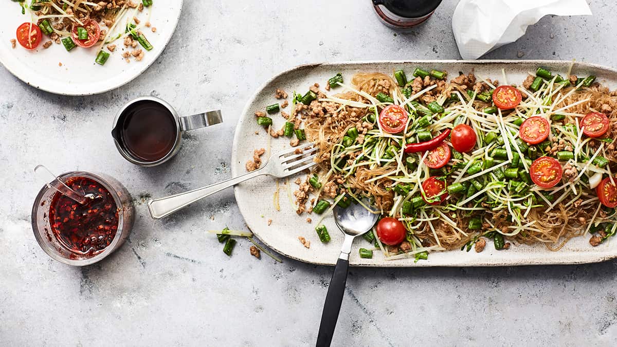 Pad woon sen (stir-fried glass noodles)