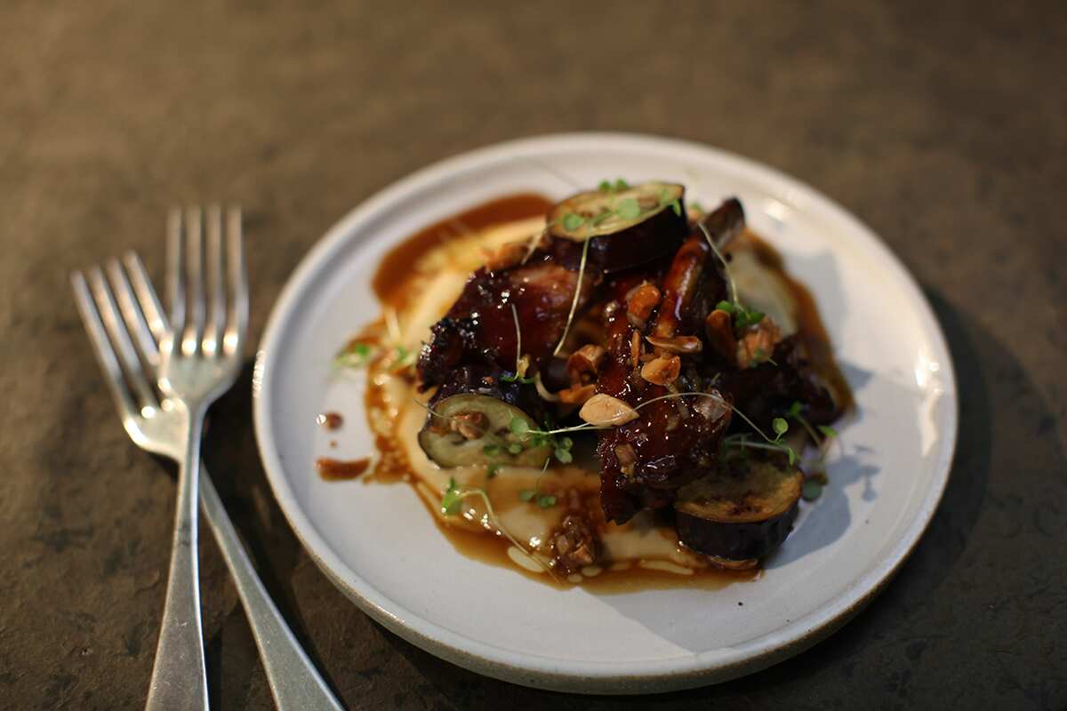 Sugarcane-glazed pork ribs