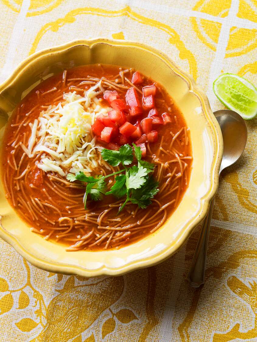 Home-style tomato noodle soup (sopa de fideo de mi casa)