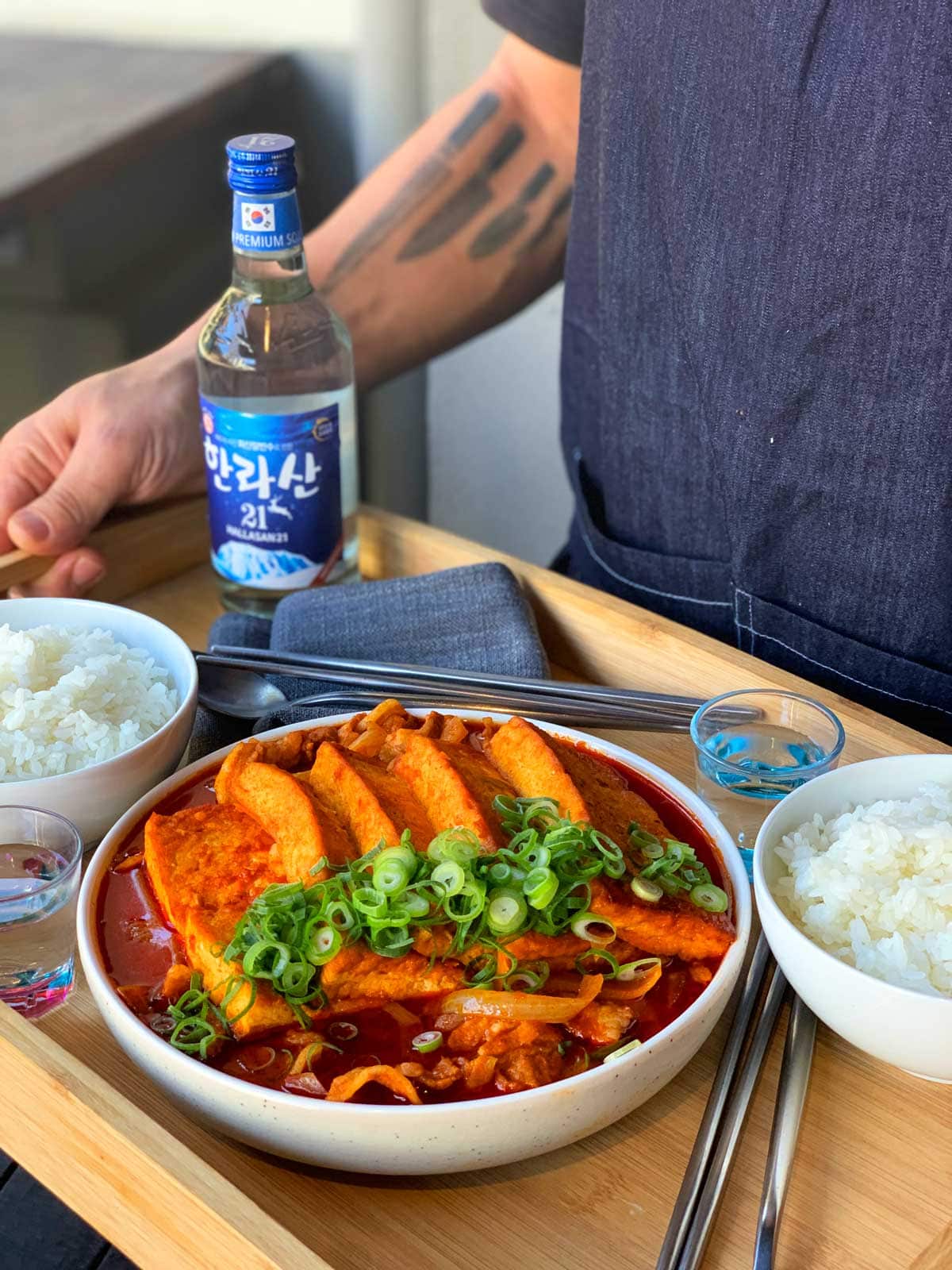 Dubu duruchigi is well-paired with a bottle of soju.