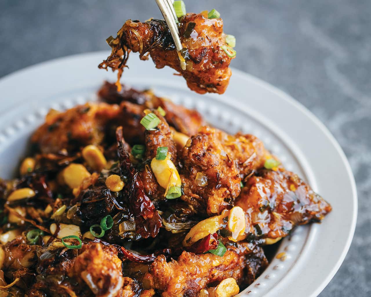 Spicy garlic-fried chicken (kkanpunggi)