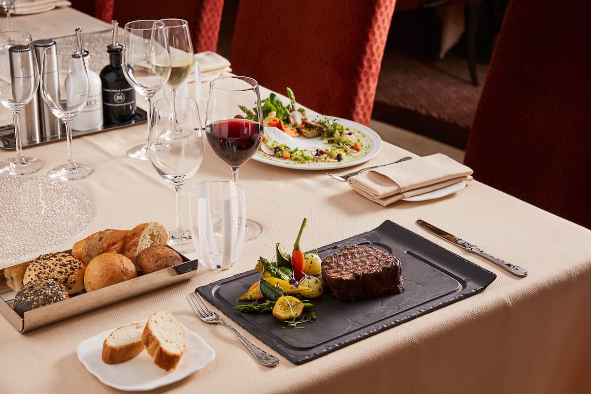 Silver Muse, Atlantide, Steak, Bread Rolls, wine, meal, table