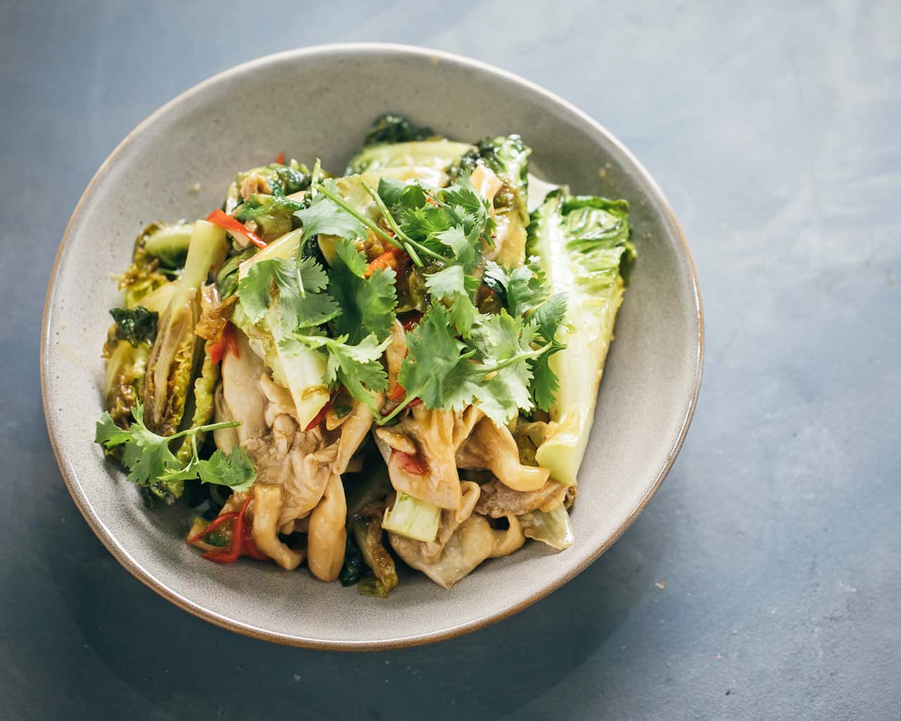 Stir-fried cos lettuce and oyster mushrooms