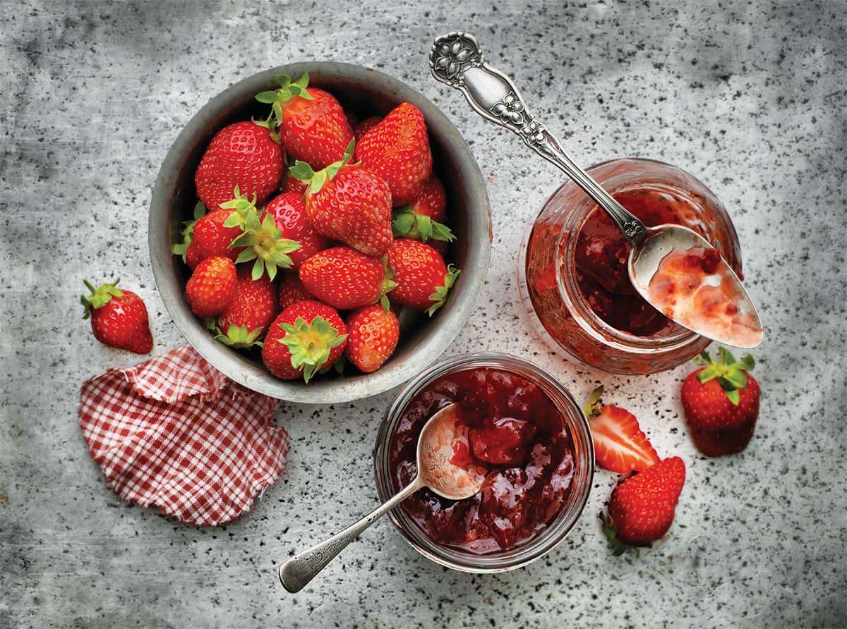 Low-sugar strawberry jam