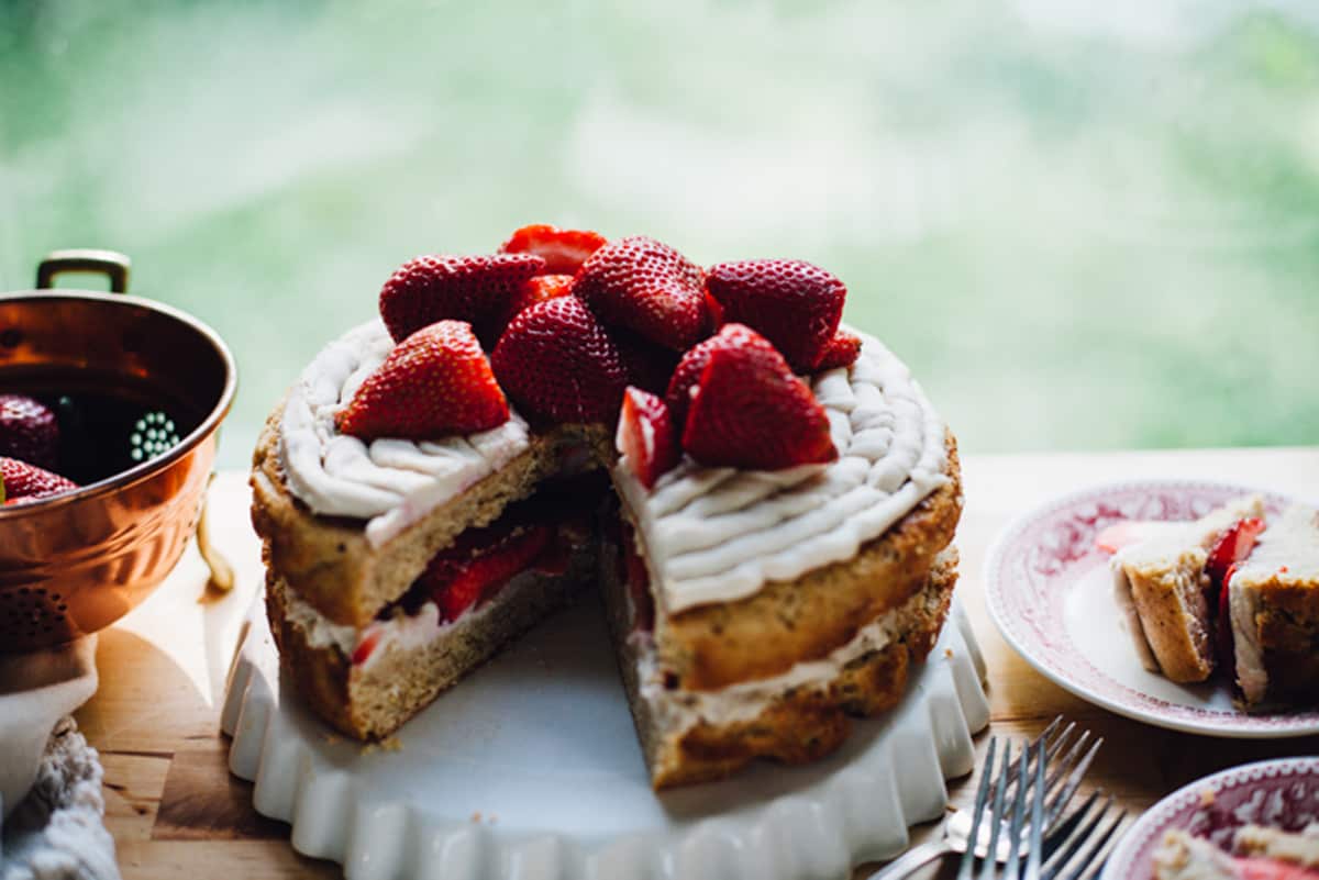 Strawberry kombucha cake