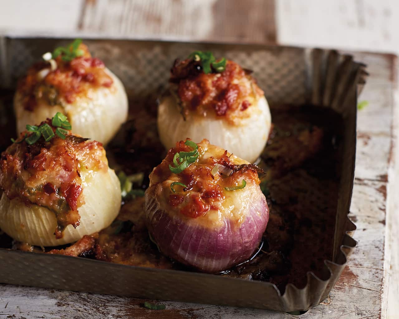 Stuffed onions with pancetta and mozzarella