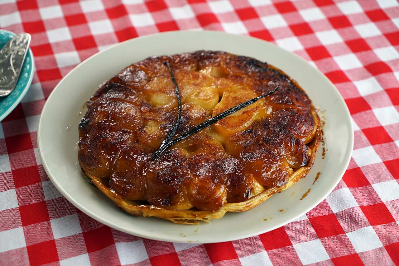 Apple tarte Tatin with cinnamon ice-cream