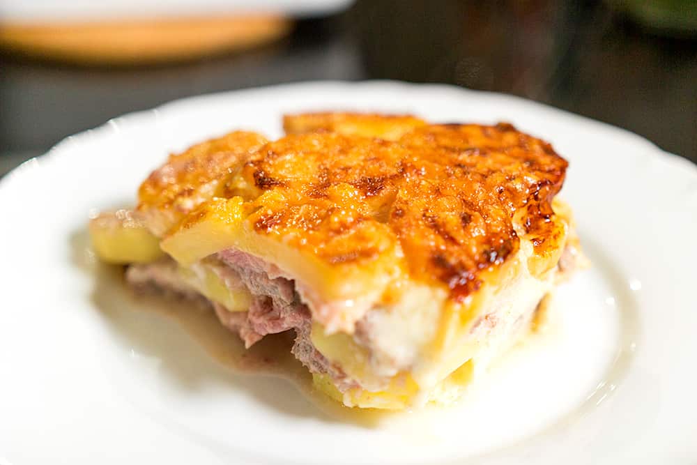 Beef and potato gratin with cheese from the Pyrenees (Gratin de boeuf et pommes de terre au fromage des Pyrénées)