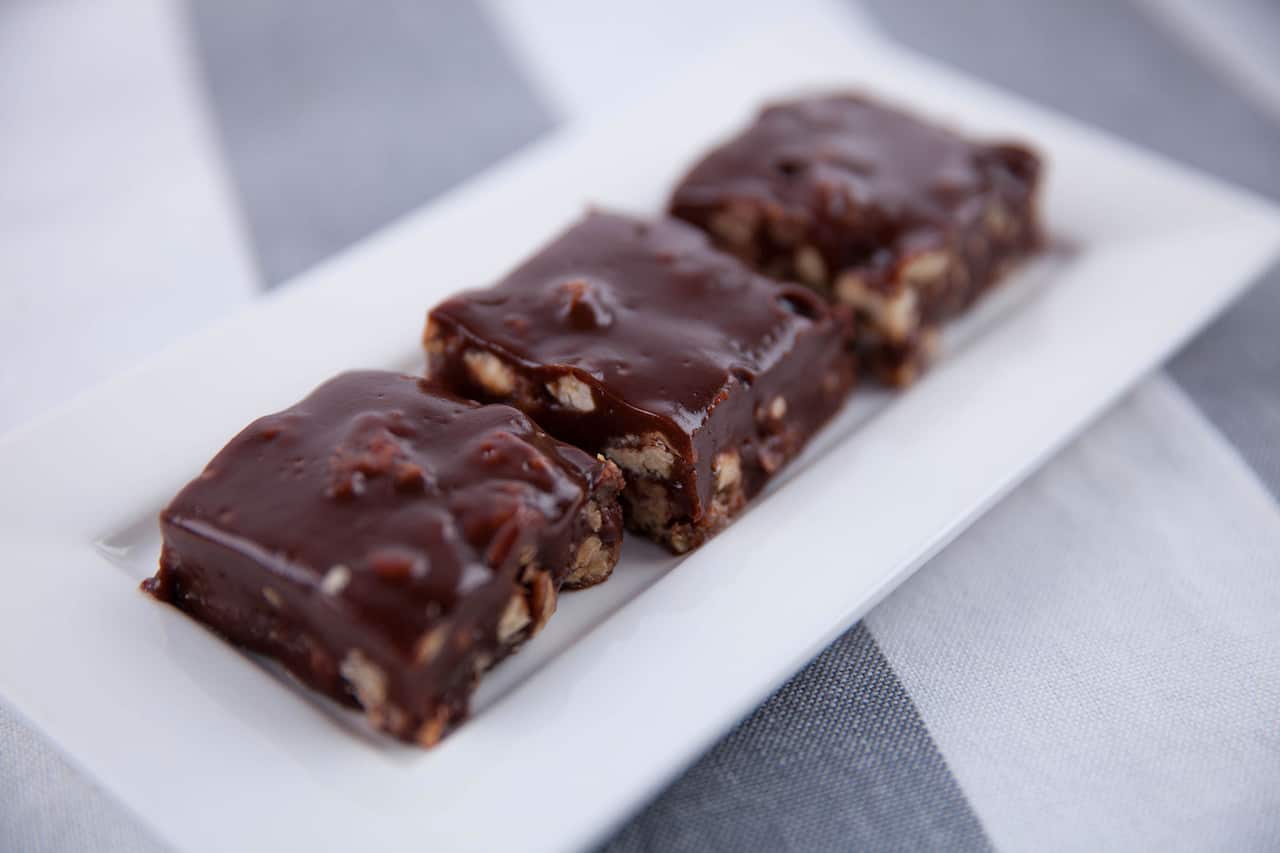 Pecan chocolate and caramel squares