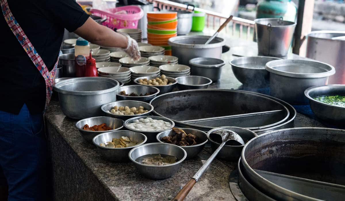 Thai boat noodles preparation