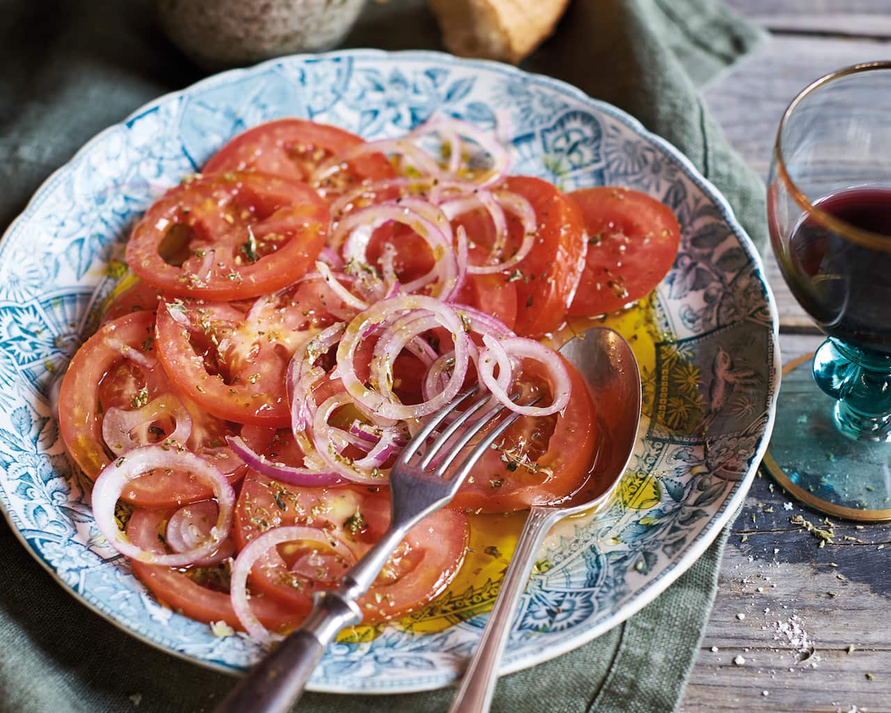 Tomato and onion salad (ensalada criolla)