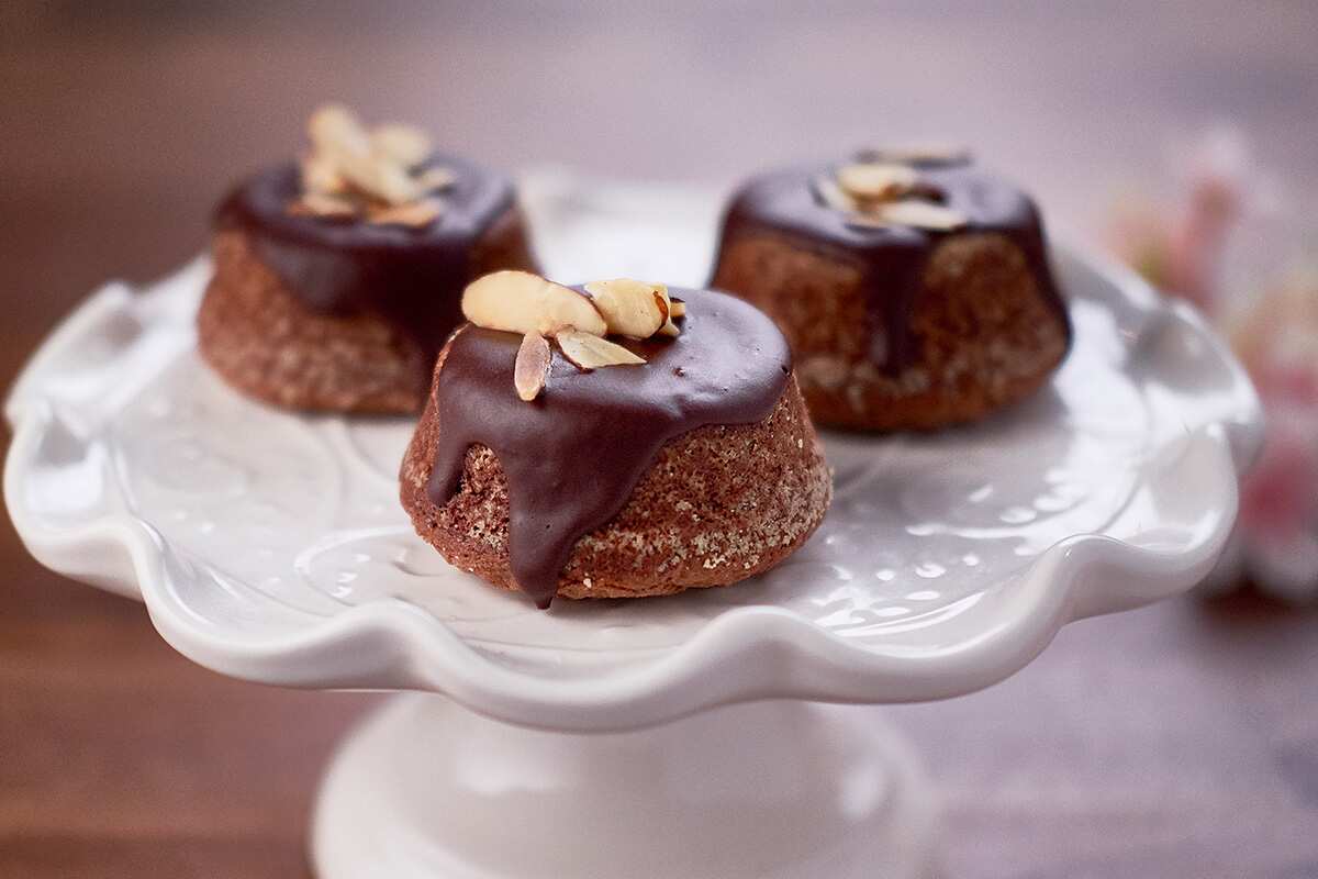 Mini chocolate almond tortes