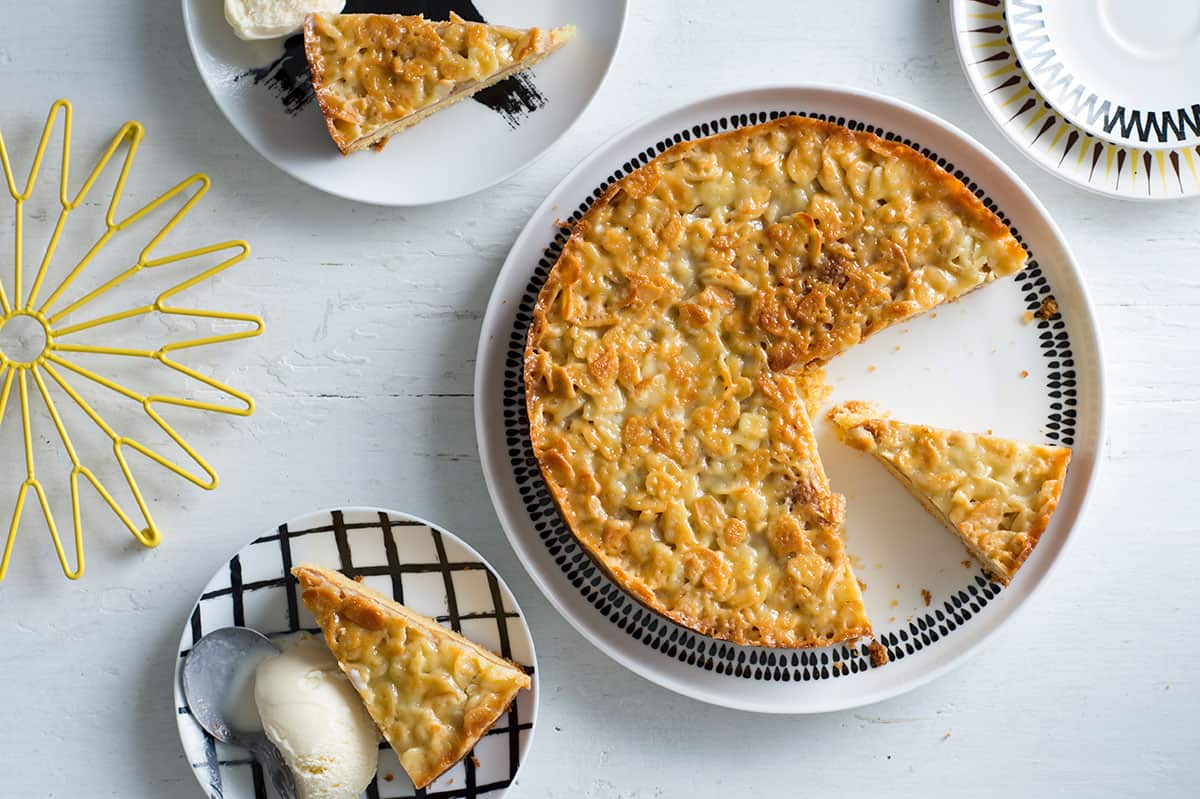 Caramel almond cake (toscakake)