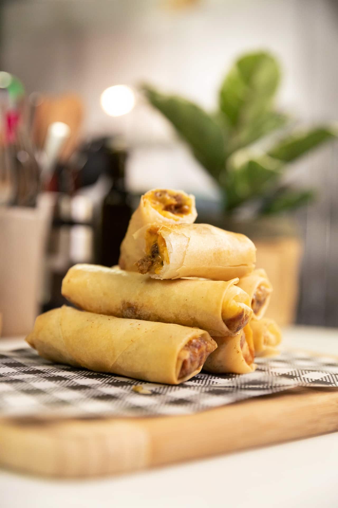 Cheeseburger spring rolls