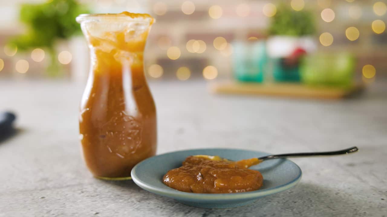 Banana peel caramel jam
