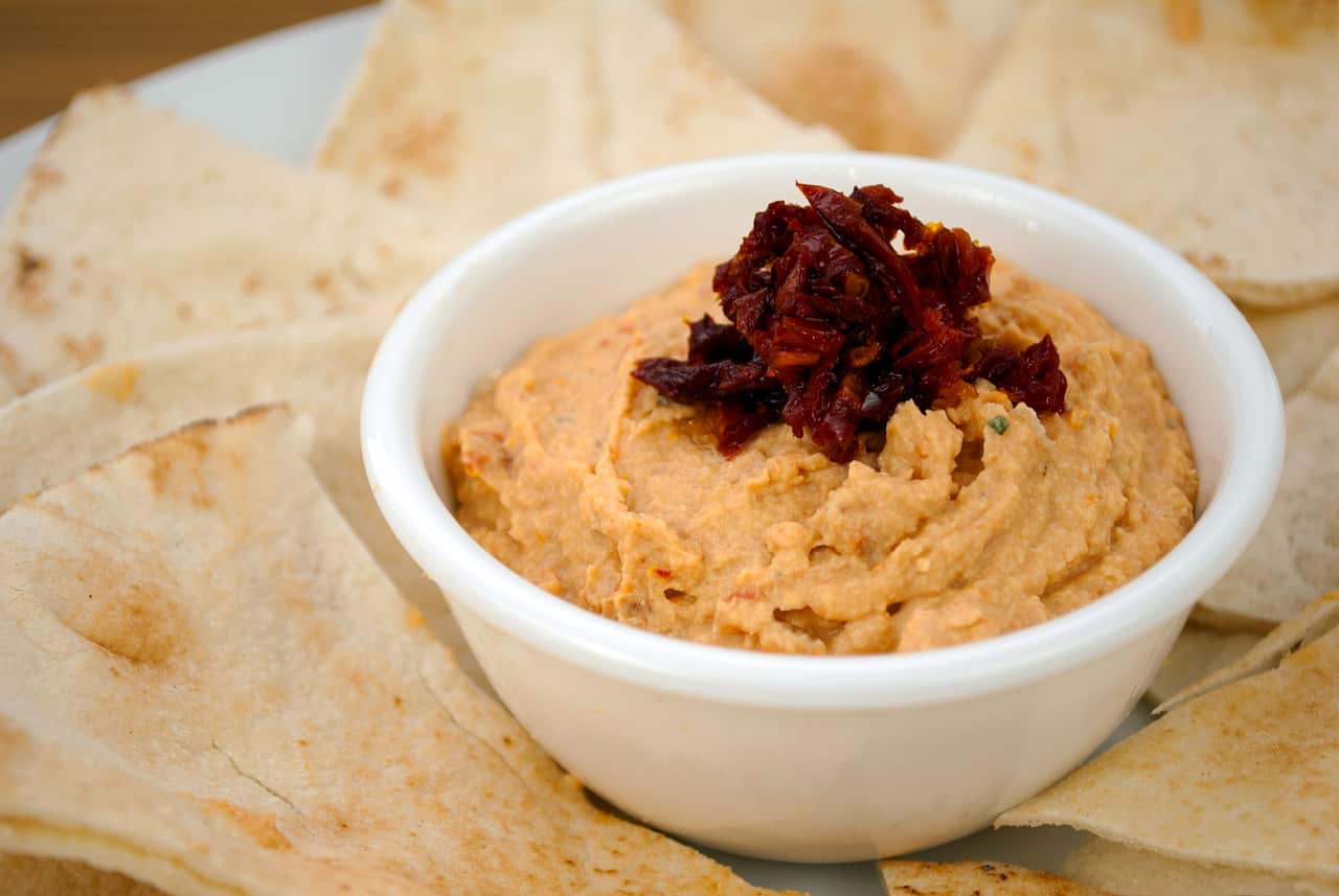 Sun-dried tomato hummus