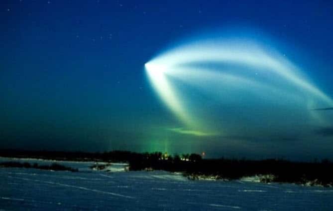 Missile launch creates mass speculation a UFO has arrived in California. (Twitter/@humanoidhistory)