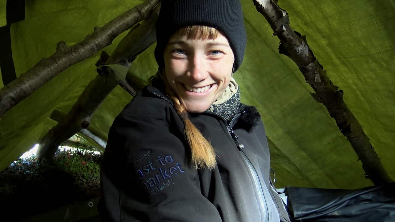 Alone Denmark, Stine