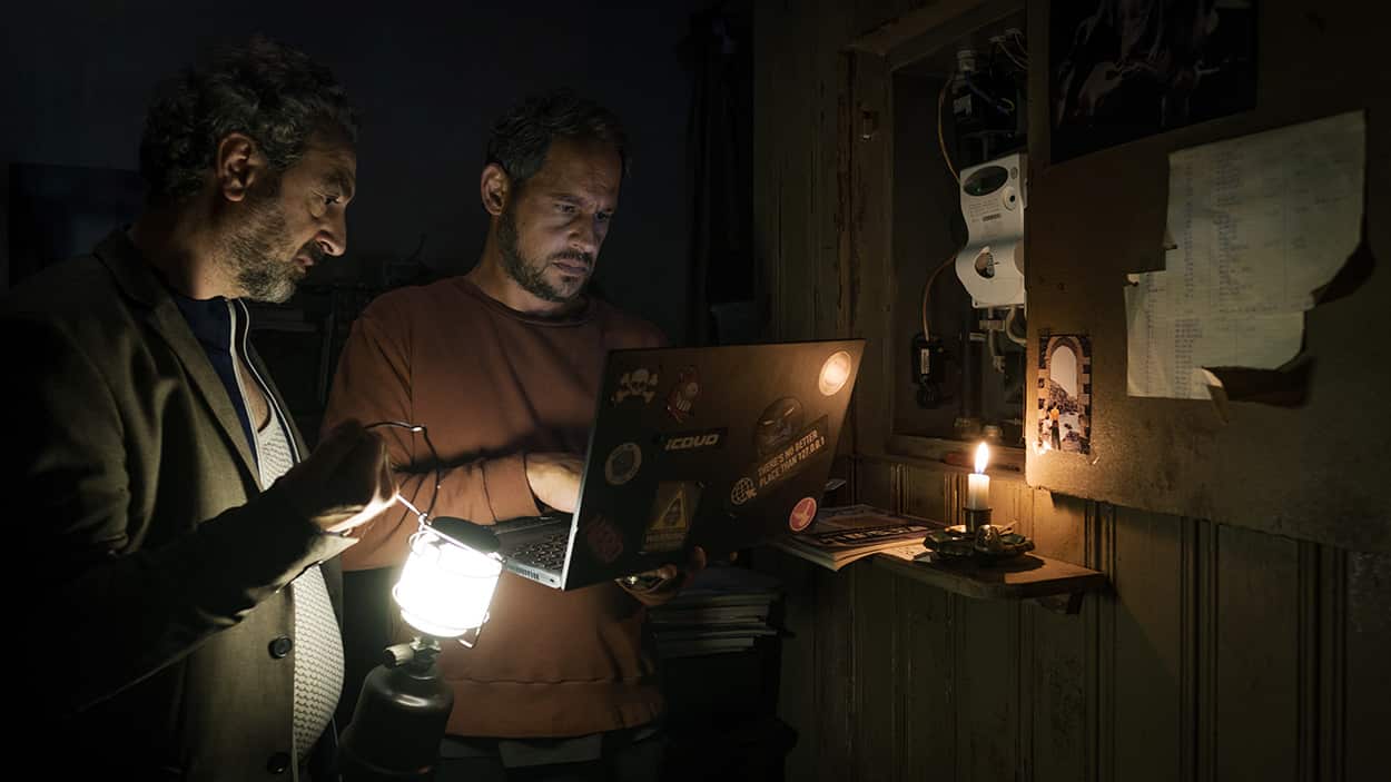 Carlo-Bandoni (Claudio-Caiolo) and Pierre-Manzano (Moritz Bleibtreu) in Blackout: Tomorrow Is Too Late