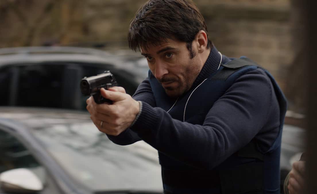 Goran Visnjic in Crossing Lines season 3