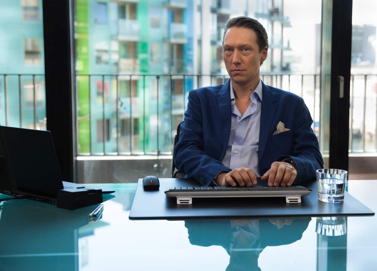 Exit - season 1, Simon J. Berger