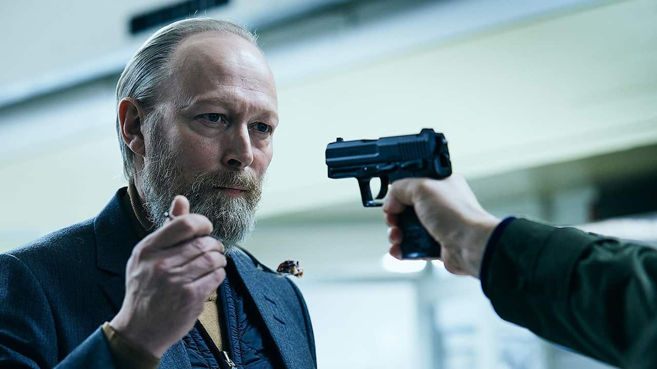Face to Face, Lars Mikkelsen