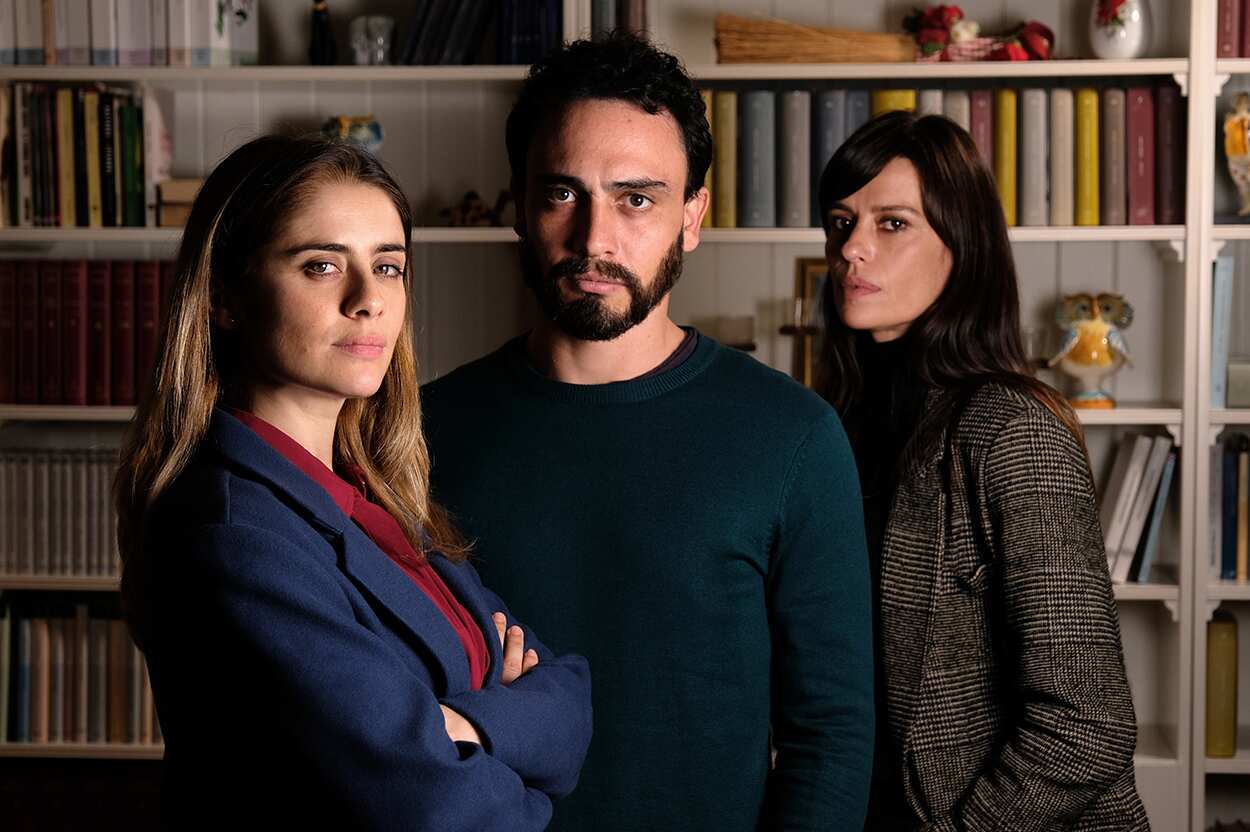 Greta Scarano, Simone Liberati, Claudia Pandolfi in Ever After 